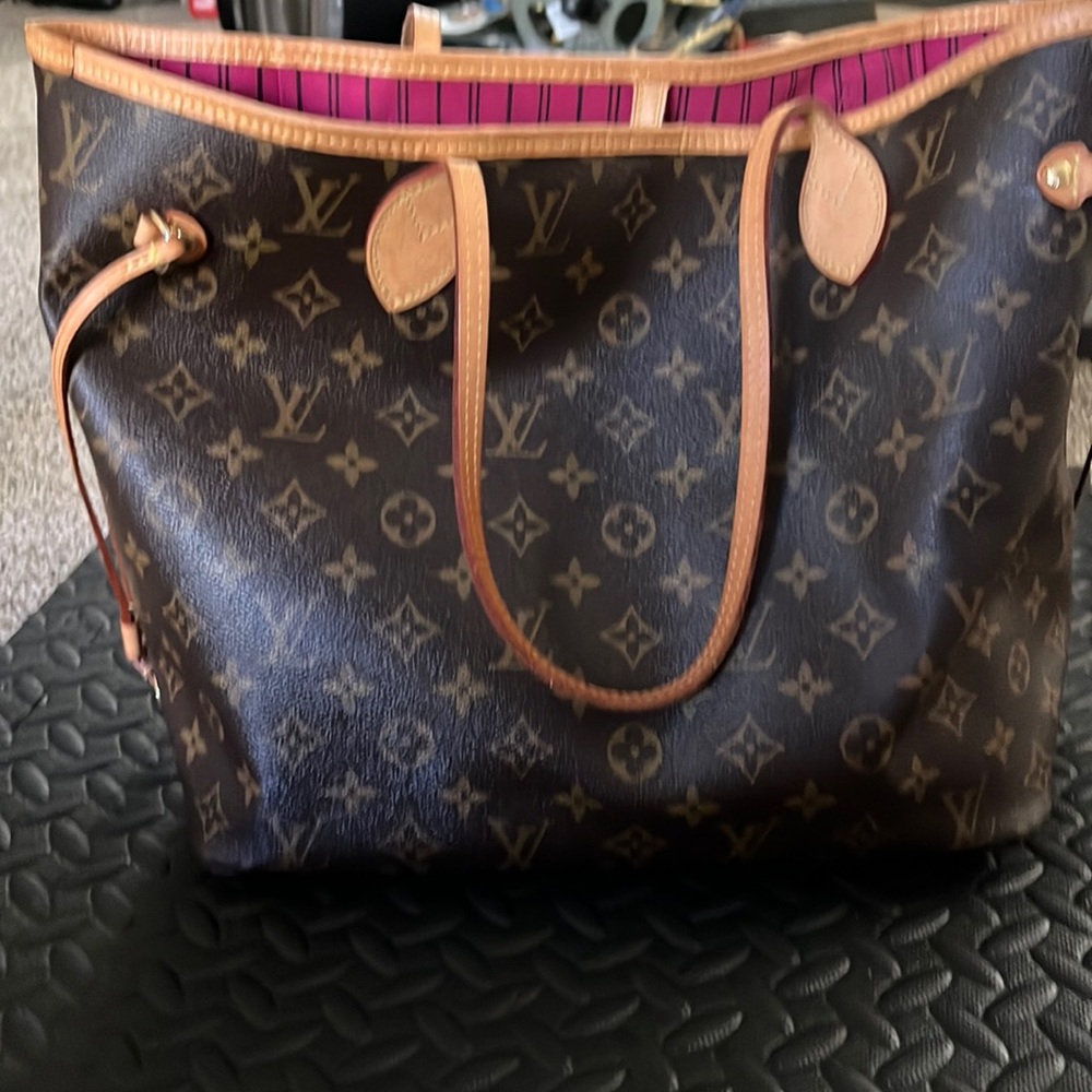 Neverfull MM with Pivione (pink) interior